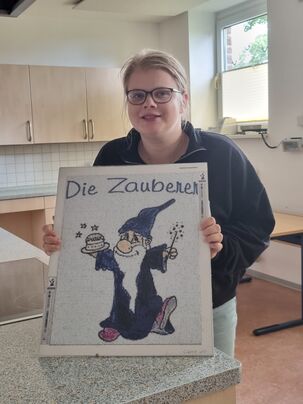 Celine hat in mühevoller Kleinarbeit per Dimond Painting das Logo der Zauberer erstellt.